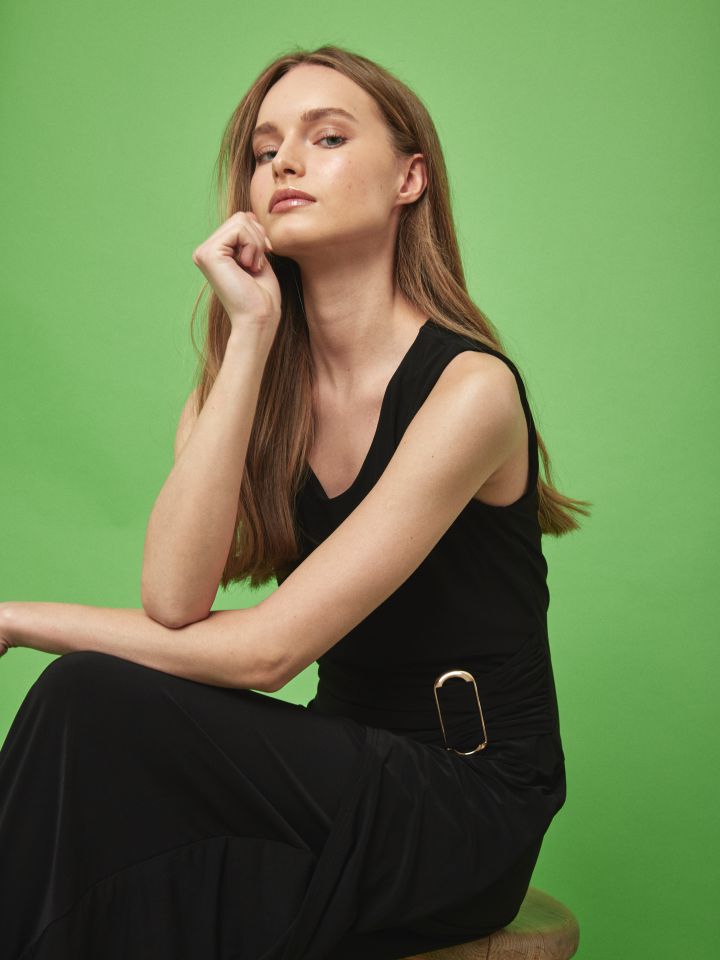 אוברול חצאית + אבזם בצבע שחור